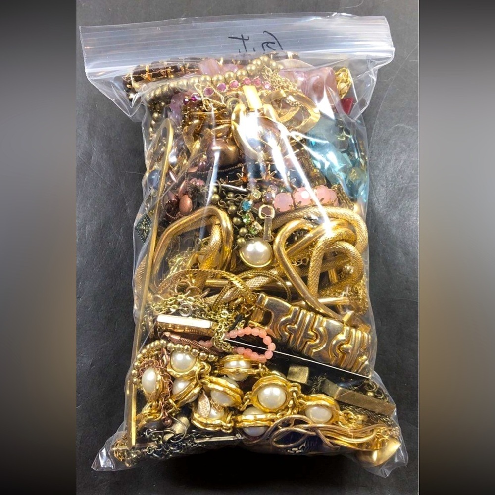 2 LB LUXE Jewelry Lot 💎 Vintage Mod Luxury Bling~ Gold Silver Pearl Rhinestone